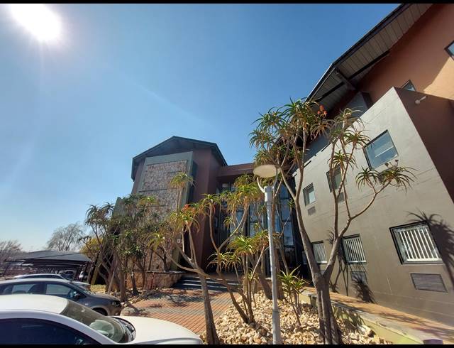 125M² OFFICE TO LET IN BEDFORDVIEW